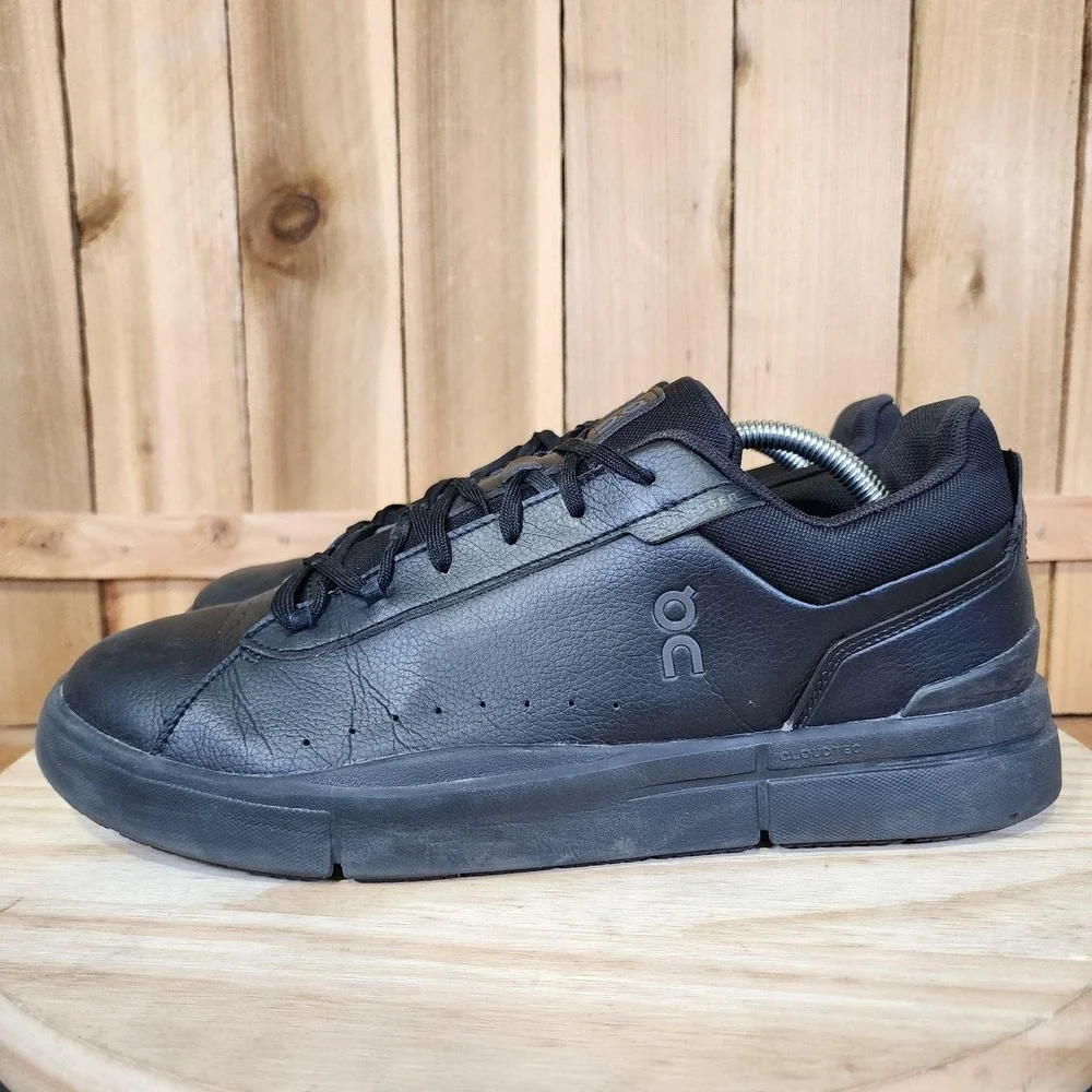 On THE ROGER Shoes Mens 11 Triple Black Leather Casual Walking Sneakers Low Top
